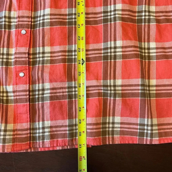 Levi’s women’s Dylan relaxed western shirt. Pearl snap buttons. Size large. - Picture 4 of 10